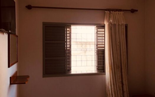 Casa – (próxima Unifeg/Dona Floriana) – Venda