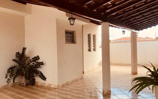 Casa – (próxima Unifeg/Dona Floriana) – Venda