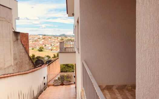 Casa – (próxima Unifeg/Dona Floriana) – Venda