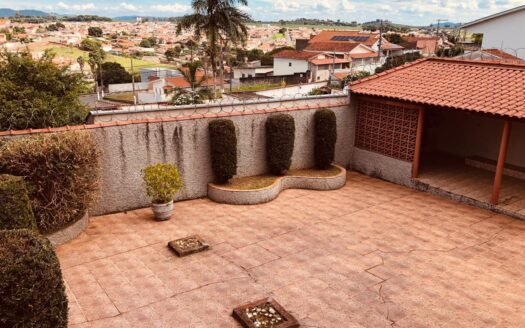 Casa – (próxima Unifeg/Dona Floriana) – Venda