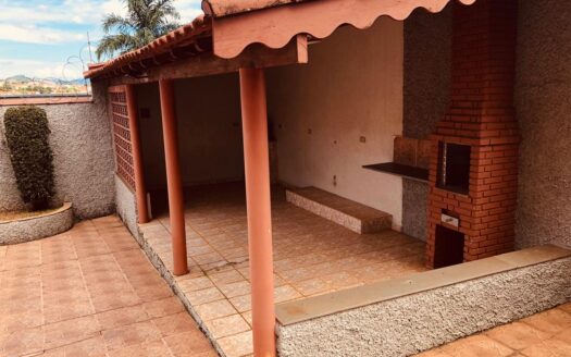 Casa – (próxima Unifeg/Dona Floriana) – Venda