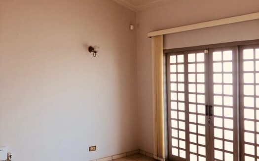 Casa – (próxima Unifeg/Dona Floriana) – Venda