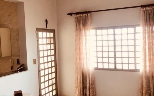 Casa – (próxima Unifeg/Dona Floriana) – Venda