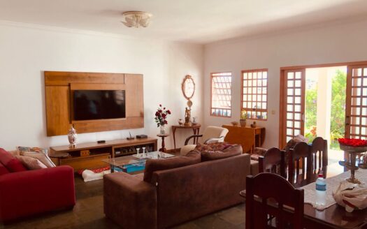 Casa – (próxima Unifeg/Dona Floriana) – Venda