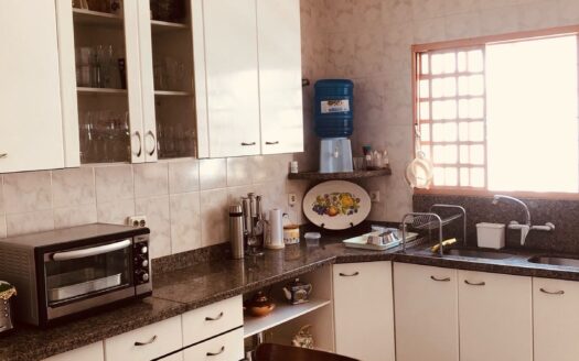 Casa – (próxima Unifeg/Dona Floriana) – Venda