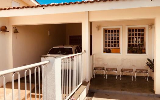 Casa – (próxima Unifeg/Dona Floriana) – Venda