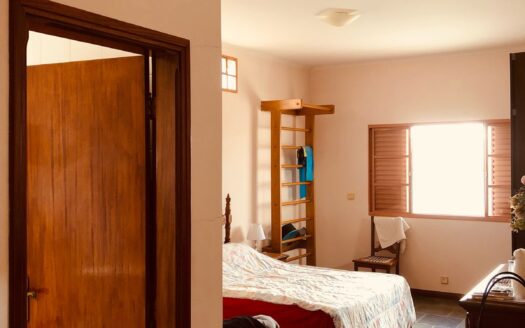 Casa – (próxima Unifeg/Dona Floriana) – Venda